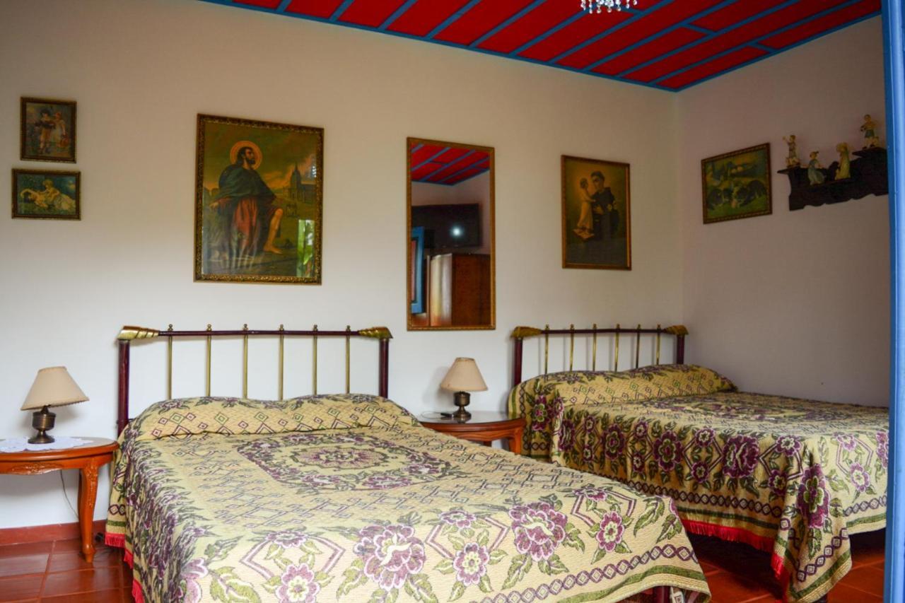 Calarcá Finca La Colina Bed & Breakfast エクステリア 写真